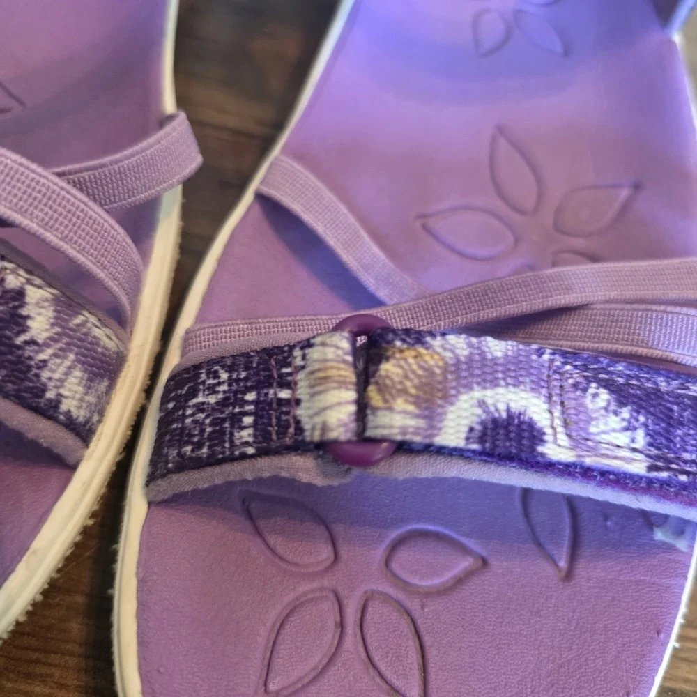Keen Shoes Youth Size 6 Purple & White Hook and Loop Strappy Sandals Water Sport